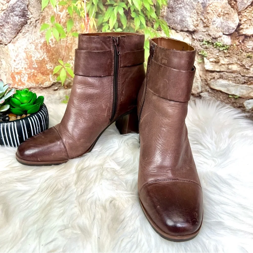 KORKS Distressed Brown Leather Chic Ankle Boots, Beautiful Patina, 9M